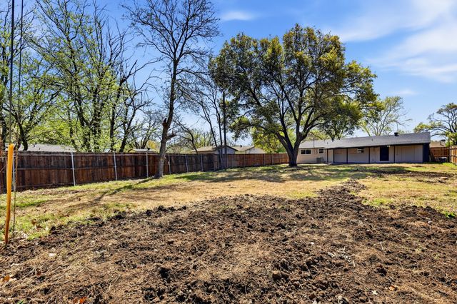 1207 Glynn Oaks Drive, Arlington, TX 76010