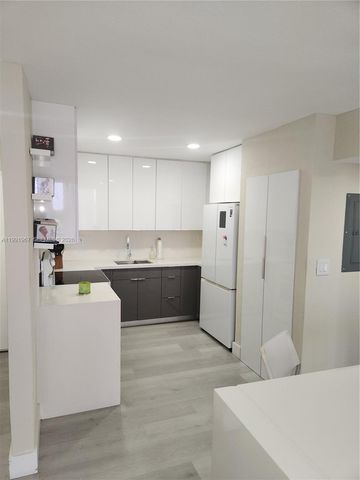 3551 SW 9th Ter 511, Miami, FL 33135