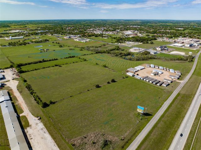 801 Huser Boulevard, Schulenburg, TX 78956