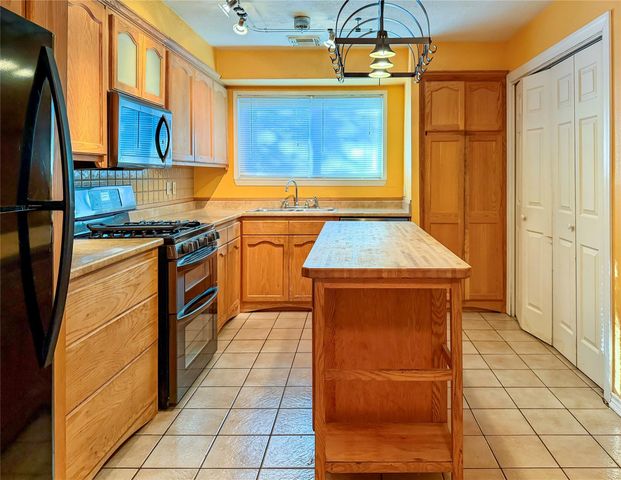 459 Village Creek Drive, Houston, TX 77598