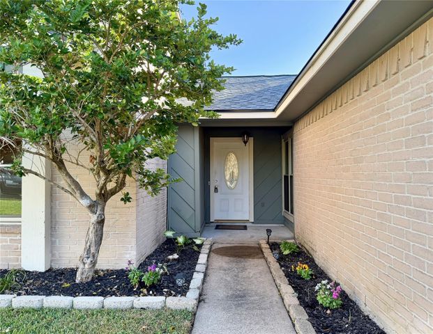 459 Village Creek Drive, Houston, TX 77598