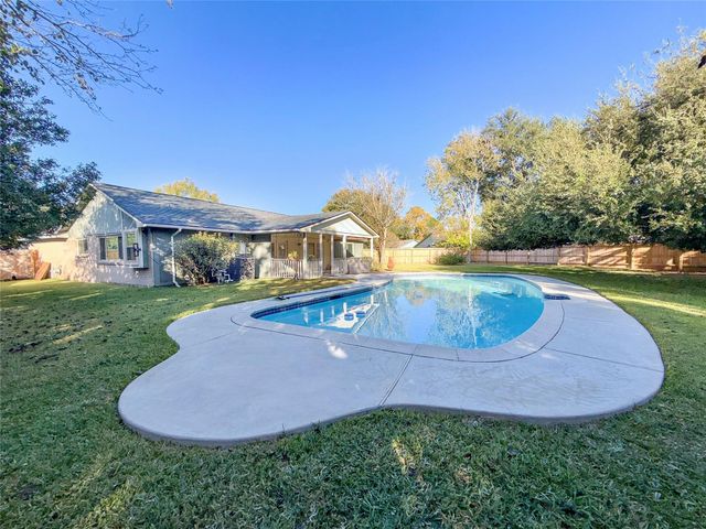 459 Village Creek Drive, Houston, TX 77598