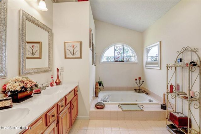 19 Hampton Drive, Marlboro, NJ 07746