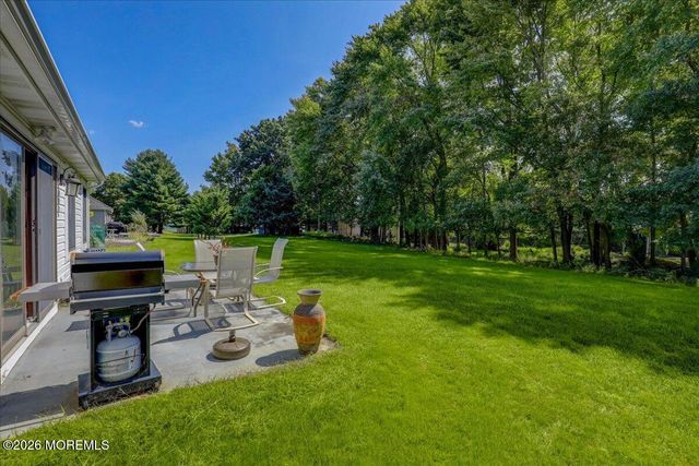 19 Hampton Drive, Marlboro, NJ 07746