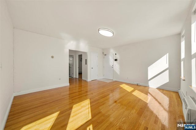 280 Undercliff Avenue, Edgewater, NJ 07020