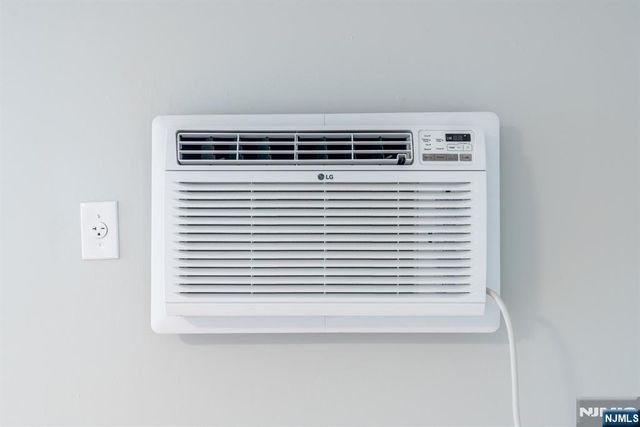 280 Undercliff Avenue, Edgewater, NJ 07020