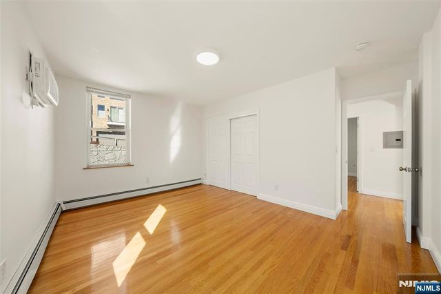 280 Undercliff Avenue, Edgewater, NJ 07020