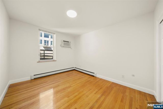 280 Undercliff Avenue, Edgewater, NJ 07020