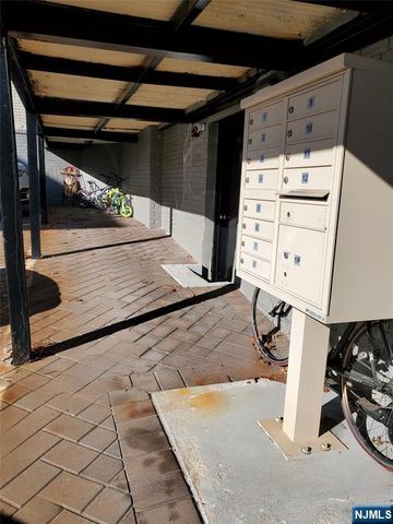 280 Undercliff Avenue, Edgewater, NJ 07020