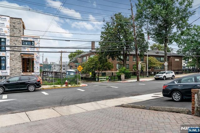 280 Undercliff Avenue, Edgewater, NJ 07020