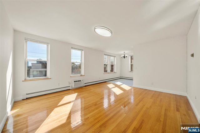 280 Undercliff Avenue, Edgewater, NJ 07020