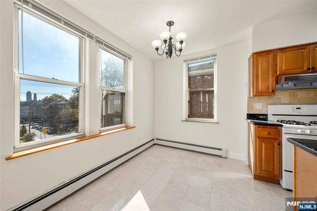 280 Undercliff Avenue, Edgewater, NJ 07020