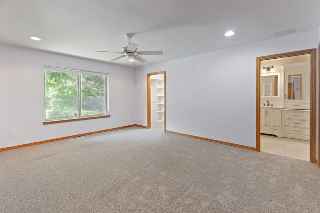 1946 NW Crown Street, Grants Pass, OR 97526