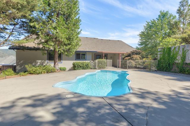 1946 NW Crown Street, Grants Pass, OR 97526