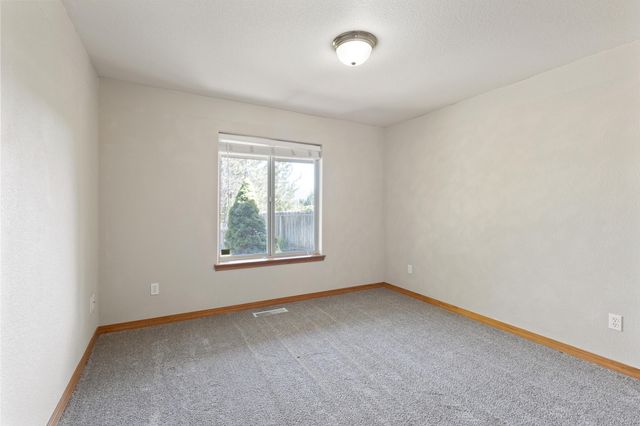 1946 NW Crown Street, Grants Pass, OR 97526