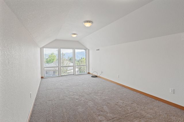 1946 NW Crown Street, Grants Pass, OR 97526