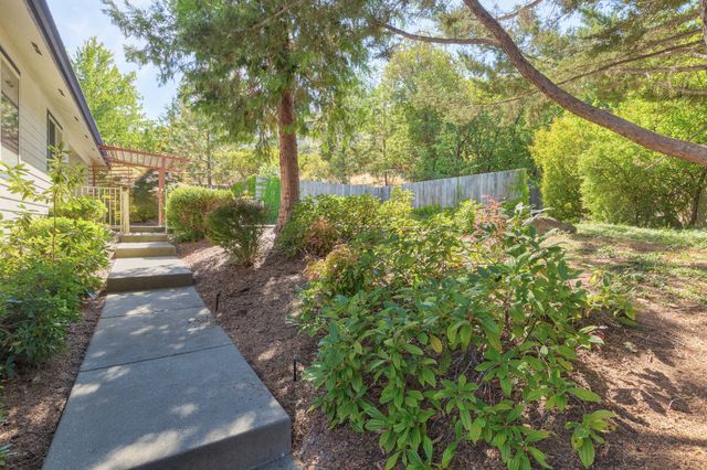 1946 NW Crown Street, Grants Pass, OR 97526