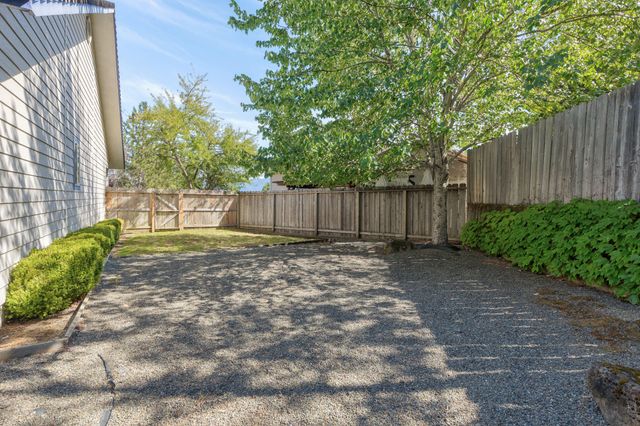1946 NW Crown Street, Grants Pass, OR 97526
