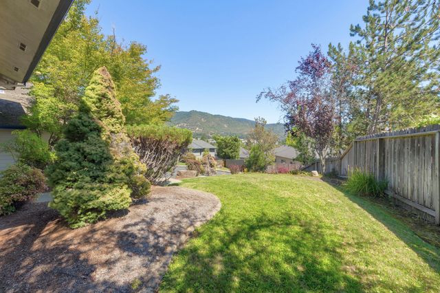 1946 NW Crown Street, Grants Pass, OR 97526