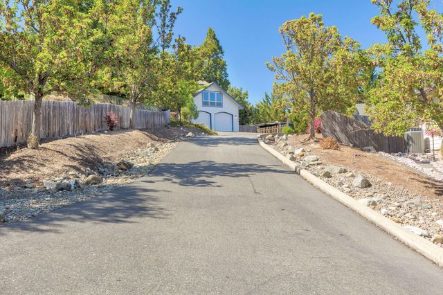 1946 NW Crown Street, Grants Pass, OR 97526