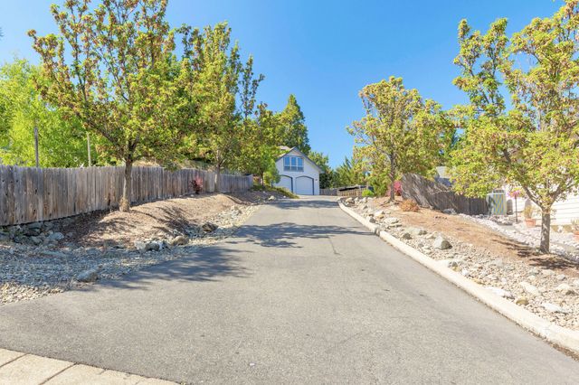 1946 NW Crown Street, Grants Pass, OR 97526