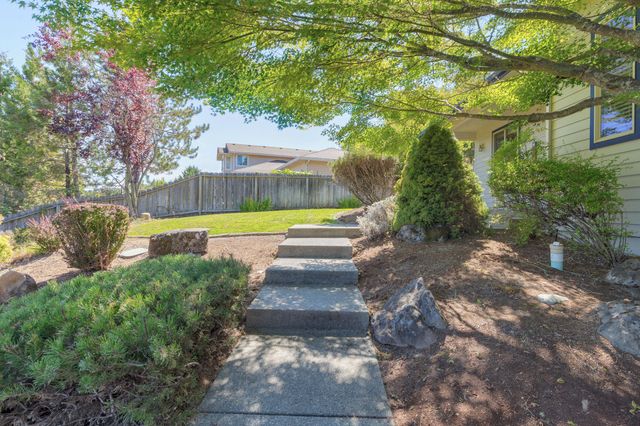 1946 NW Crown Street, Grants Pass, OR 97526