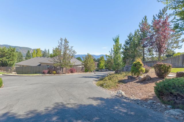 1946 NW Crown Street, Grants Pass, OR 97526