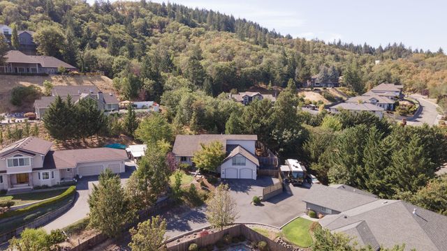 1946 NW Crown Street, Grants Pass, OR 97526