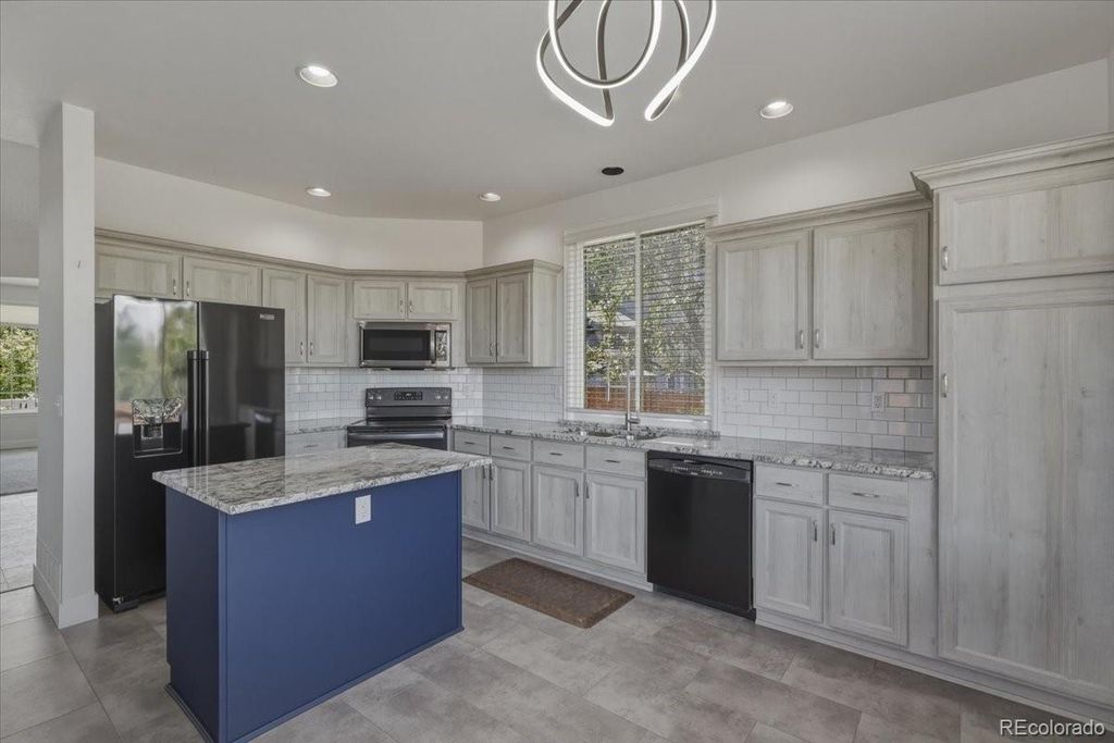 Image 5 of property listing at 19333 E Prentice Place, Centennial, CO 80015