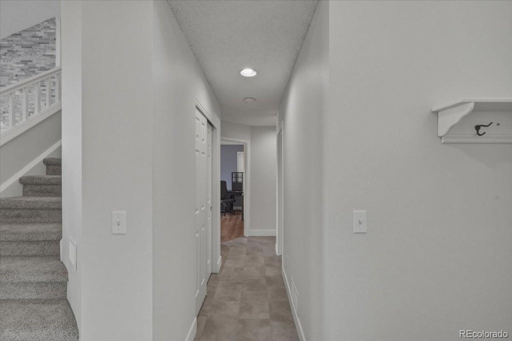 Image 8 of property listing at 19333 E Prentice Place, Centennial, CO 80015