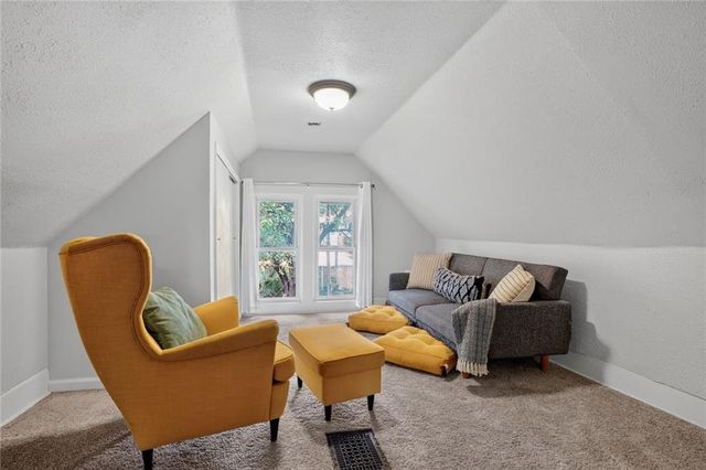 140 Kensington Avenue, Kansas City, MO 64123