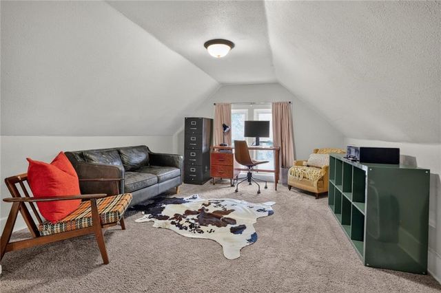 140 Kensington Avenue, Kansas City, MO 64123