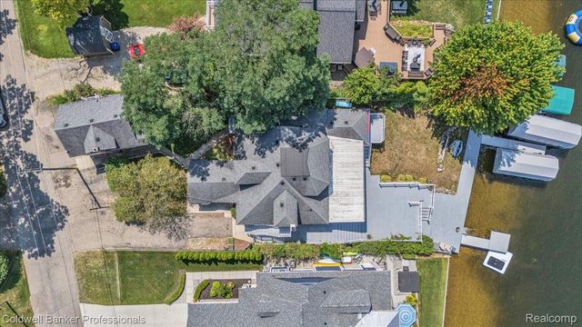 16 S North Shore Drive, Lake Orion Village, MI 48362