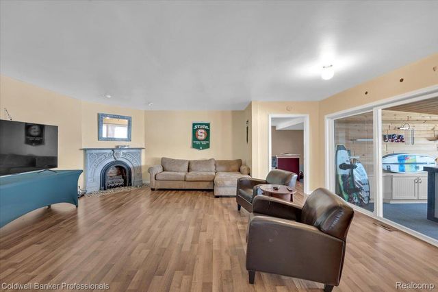 16 S North Shore Drive, Lake Orion Village, MI 48362