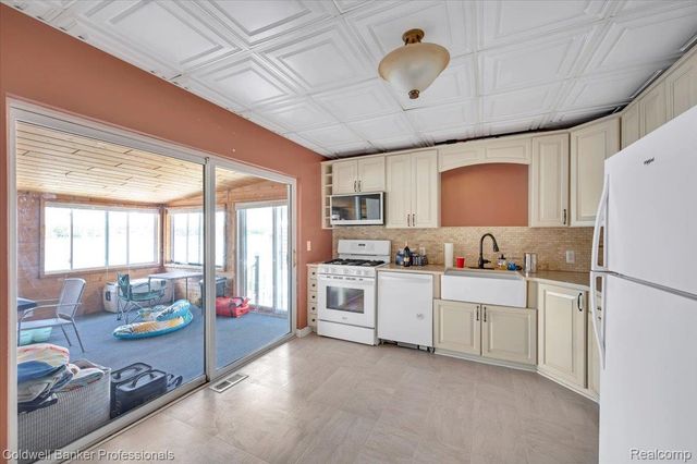 16 S North Shore Drive, Lake Orion Village, MI 48362