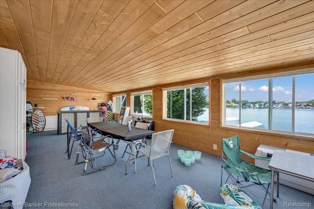16 S North Shore Drive, Lake Orion Village, MI 48362