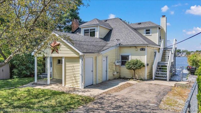 16 S North Shore Drive, Lake Orion Village, MI 48362