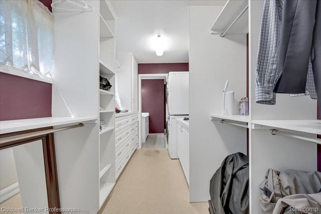 16 S North Shore Drive, Lake Orion Village, MI 48362