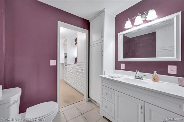 16 S North Shore Drive, Lake Orion Village, MI 48362