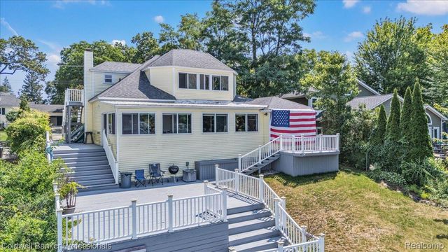 16 S North Shore Drive, Lake Orion Village, MI 48362