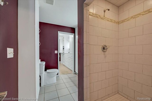 16 S North Shore Drive, Lake Orion Village, MI 48362