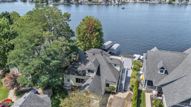 16 S North Shore Drive, Lake Orion Village, MI 48362