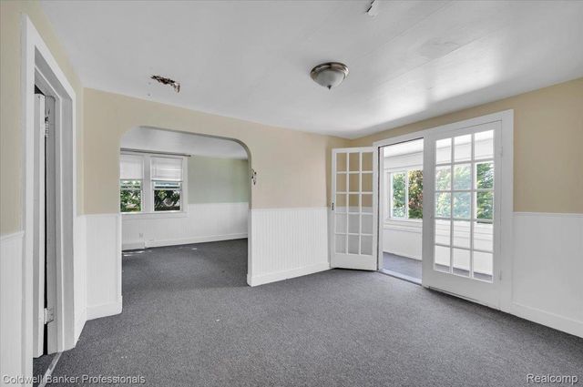 16 S North Shore Drive, Lake Orion Village, MI 48362