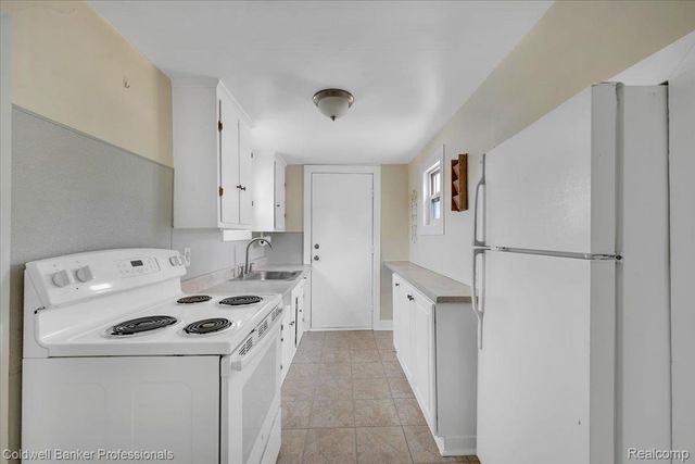 16 S North Shore Drive, Lake Orion Village, MI 48362