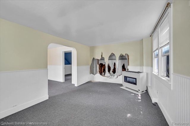 16 S North Shore Drive, Lake Orion Village, MI 48362