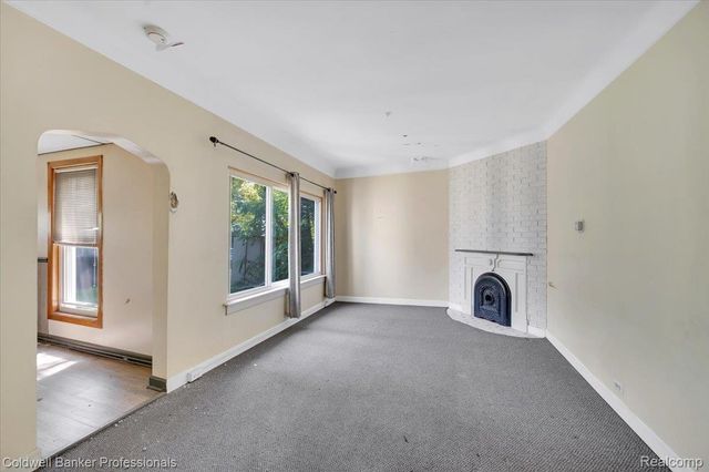 16 S North Shore Drive, Lake Orion Village, MI 48362