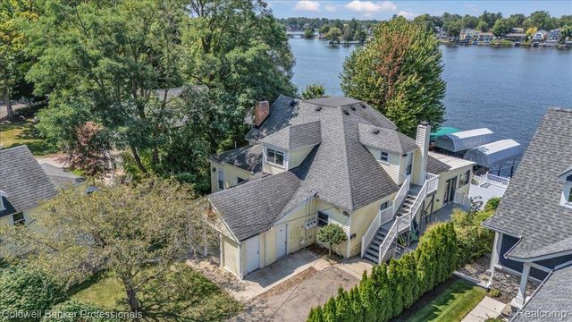 16 S North Shore Drive, Lake Orion Village, MI 48362