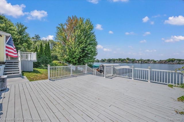 16 S North Shore Drive, Lake Orion Village, MI 48362