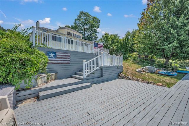 16 S North Shore Drive, Lake Orion Village, MI 48362
