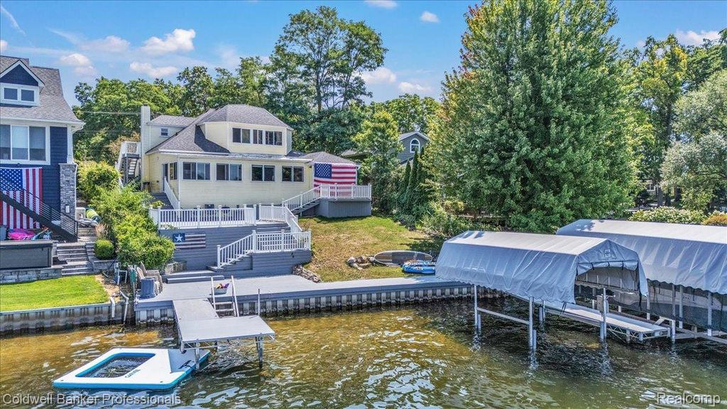 16 S North Shore Drive, Lake Orion Village, MI 48362